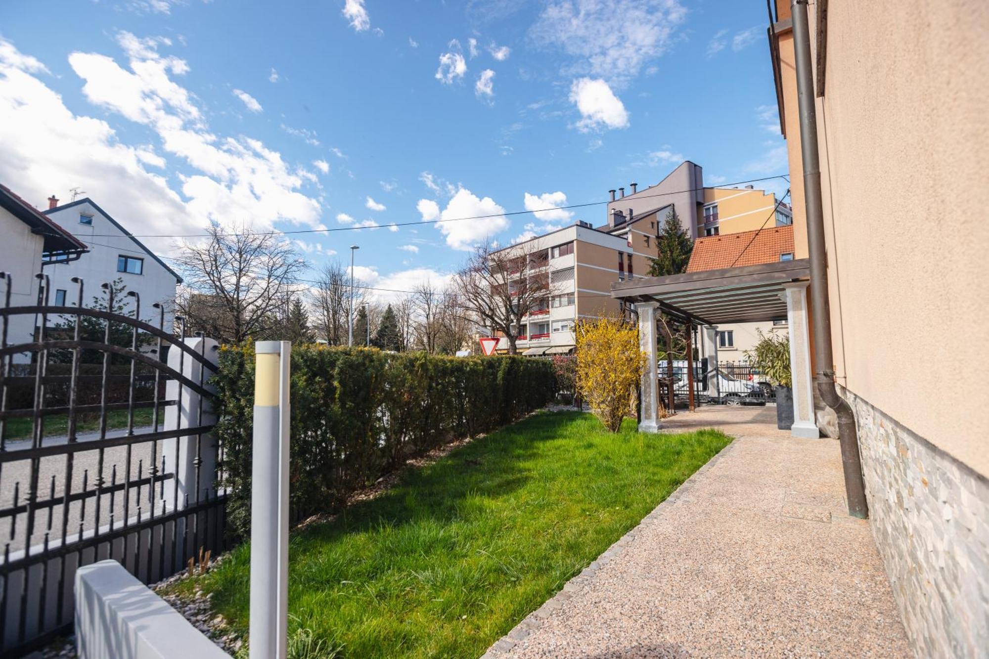 Vila Klara Apartments Ljubljana Buitenkant foto